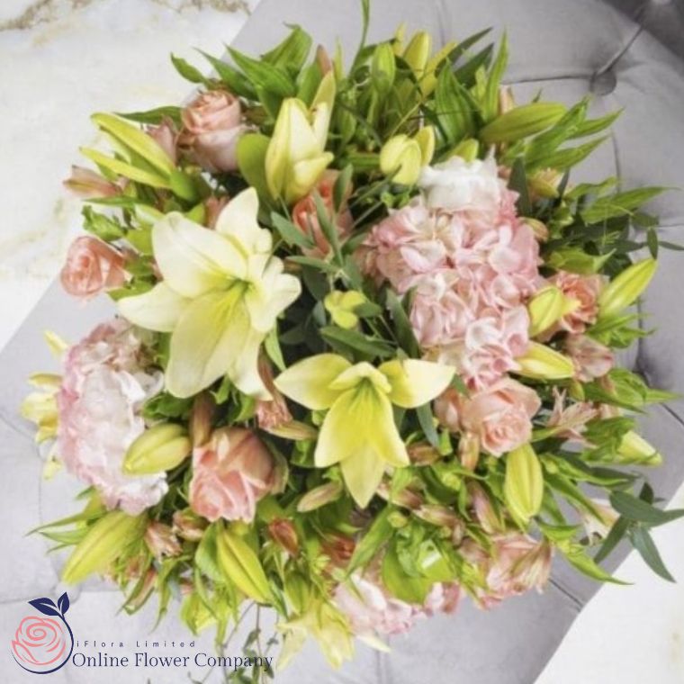 Classic Elegance: Pink & Cream Rose and Lily Bouquet 2 The perfect gift to make all your dreams come true.