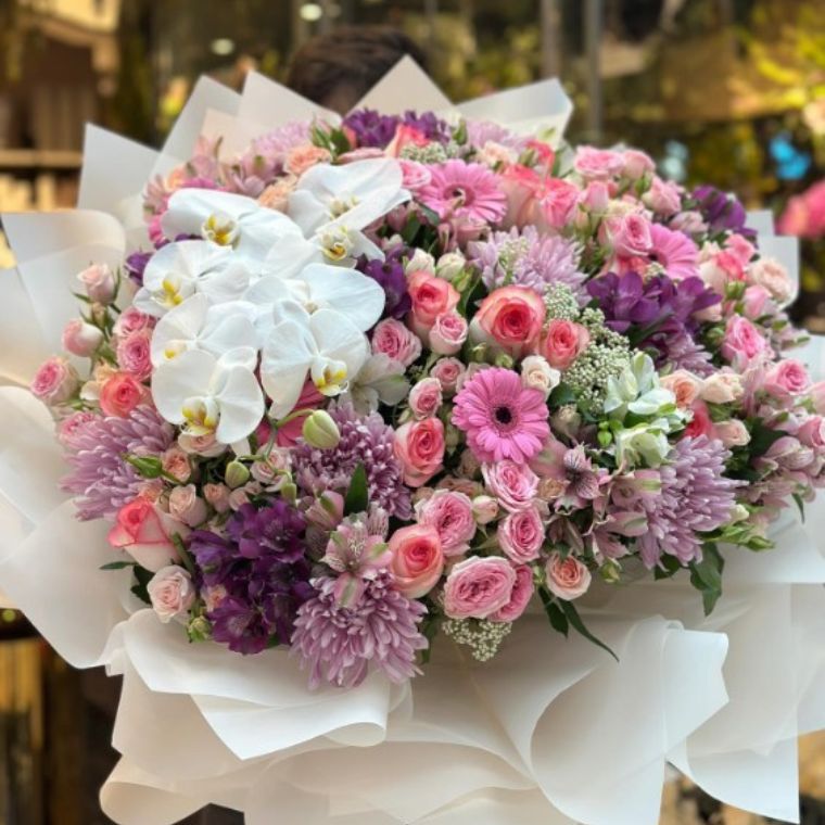 Orchid & Rose Luxury Bouquet 2 Red and White Bouquet of Roses